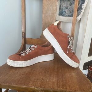 Women’s Suede Platform Sneakers in Rust